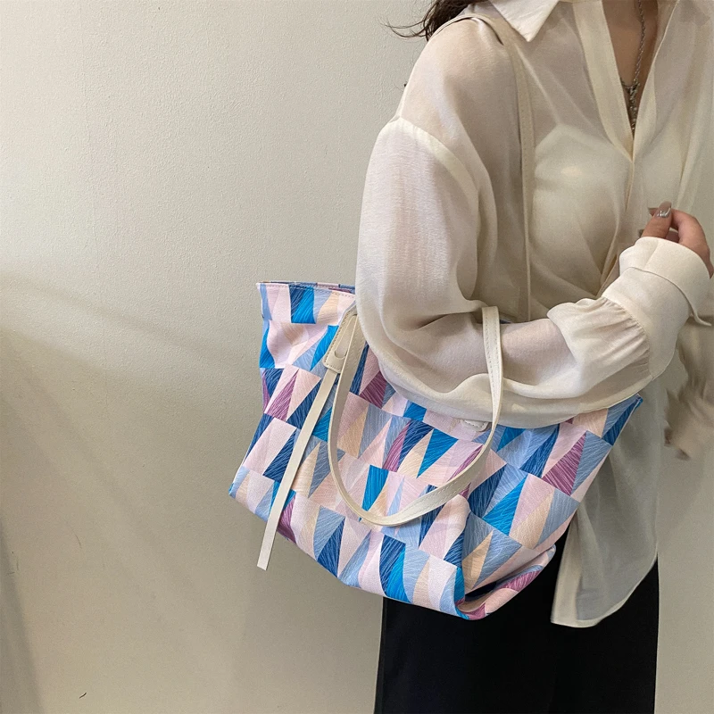Холщовая женская сумка большой емкости 2023, новые модные сумки через плечо с геометрическим рисунком, элегантная сумка-тоут для пригородных поездок, Тренд